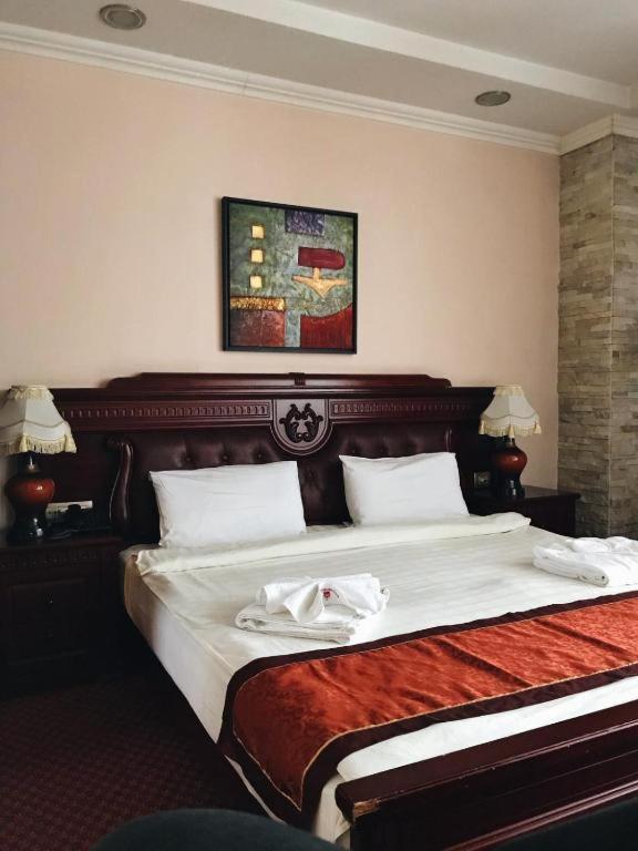 Hotel Royal Prisztina Zewnętrze zdjęcie